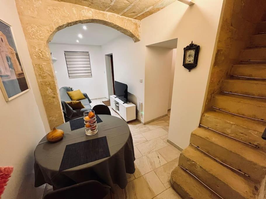 Charming 200 Year Old Cottage With Yard Żabbar Exteriér fotografie