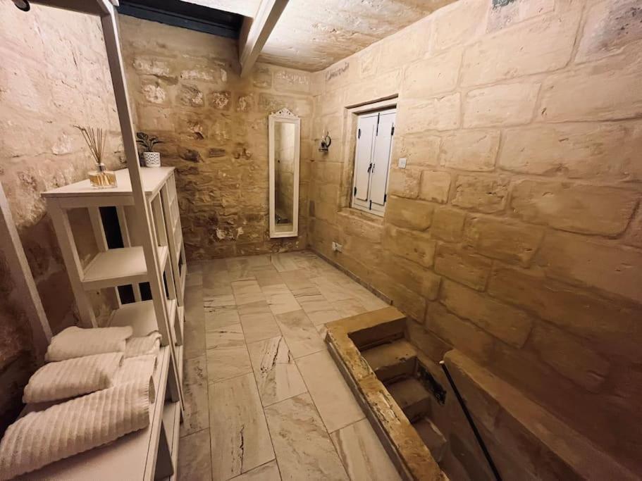 Charming 200 Year Old Cottage With Yard Żabbar Exteriér fotografie
