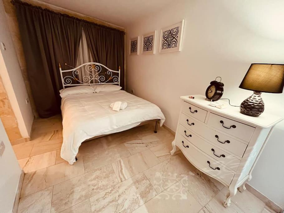 Charming 200 Year Old Cottage With Yard Żabbar Exteriér fotografie